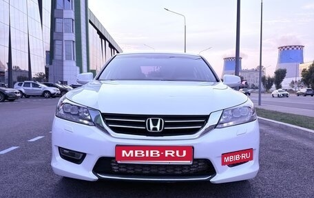 Honda Accord IX рестайлинг, 2013 год, 1 650 000 рублей, 2 фотография