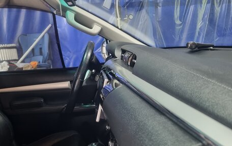 Toyota Hilux VIII, 2018 год, 3 800 000 рублей, 13 фотография