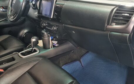 Toyota Hilux VIII, 2018 год, 3 800 000 рублей, 10 фотография
