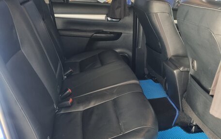 Toyota Hilux VIII, 2018 год, 3 800 000 рублей, 28 фотография