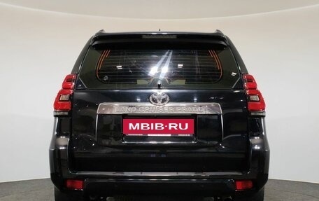 Toyota Land Cruiser Prado 150 рестайлинг 2, 2017 год, 3 480 000 рублей, 6 фотография
