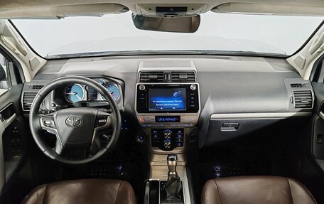 Toyota Land Cruiser Prado 150 рестайлинг 2, 2017 год, 3 480 000 рублей, 10 фотография