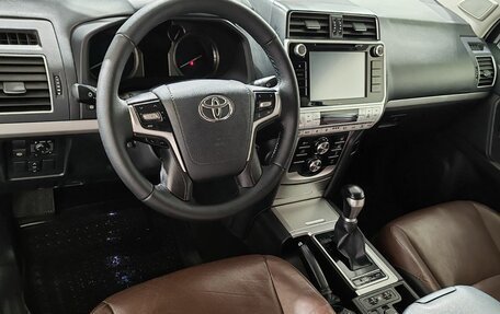 Toyota Land Cruiser Prado 150 рестайлинг 2, 2017 год, 3 480 000 рублей, 12 фотография