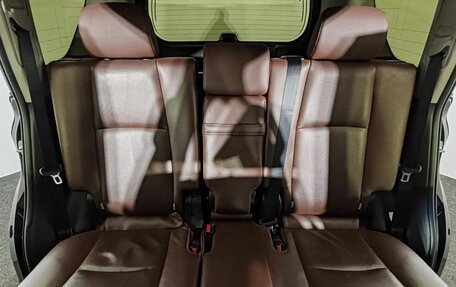 Toyota Land Cruiser Prado 150 рестайлинг 2, 2017 год, 3 480 000 рублей, 14 фотография
