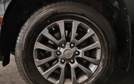 Toyota Land Cruiser Prado 150 рестайлинг 2, 2017 год, 3 480 000 рублей, 26 фотография