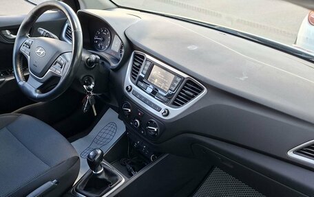 Hyundai Solaris II рестайлинг, 2017 год, 1 047 000 рублей, 11 фотография