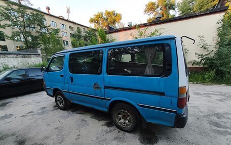 Toyota HiAce H100, 1991 год, 335 000 рублей, 4 фотография