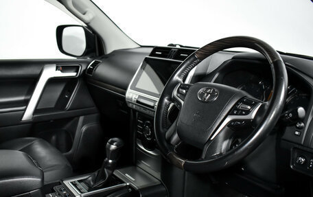 Toyota Land Cruiser Prado 150 рестайлинг 2, 2019 год, 4 850 000 рублей, 9 фотография
