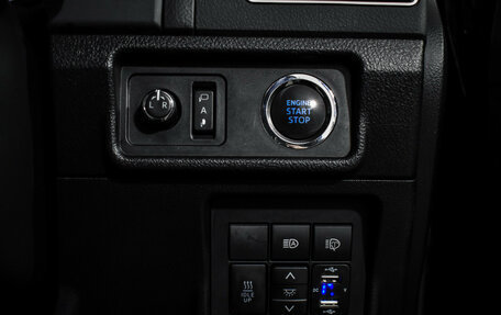 Toyota Land Cruiser Prado 150 рестайлинг 2, 2019 год, 4 850 000 рублей, 23 фотография