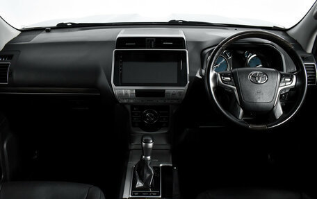 Toyota Land Cruiser Prado 150 рестайлинг 2, 2019 год, 4 850 000 рублей, 18 фотография