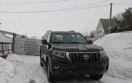 Toyota Land Cruiser Prado 150 рестайлинг 2, 2018 год, 3 600 000 рублей, 2 фотография