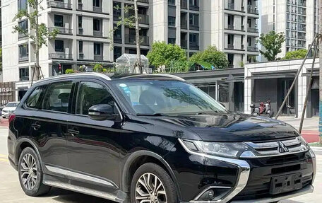 Mitsubishi Outlander III рестайлинг 3, 2022 год, 2 000 000 рублей, 2 фотография