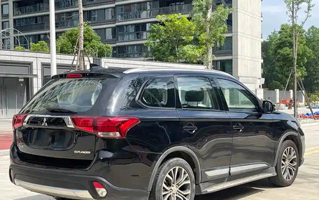Mitsubishi Outlander III рестайлинг 3, 2022 год, 2 000 000 рублей, 5 фотография