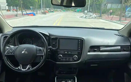 Mitsubishi Outlander III рестайлинг 3, 2022 год, 2 000 000 рублей, 9 фотография