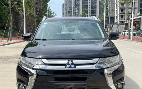Mitsubishi Outlander III рестайлинг 3, 2022 год, 2 000 000 рублей, 3 фотография
