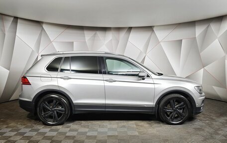 Volkswagen Tiguan II, 2018 год, 2 377 000 рублей, 6 фотография