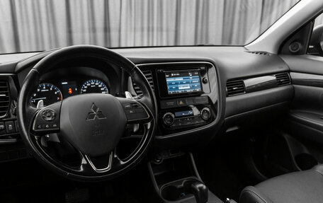 Mitsubishi Outlander III рестайлинг 3, 2016 год, 2 270 000 рублей, 7 фотография