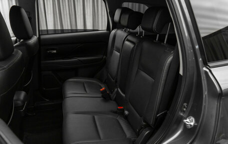 Mitsubishi Outlander III рестайлинг 3, 2016 год, 2 270 000 рублей, 12 фотография