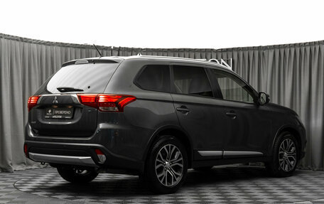 Mitsubishi Outlander III рестайлинг 3, 2016 год, 2 270 000 рублей, 5 фотография