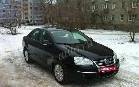 Volkswagen Jetta VI, 2010 год, 599 000 рублей, 3 фотография