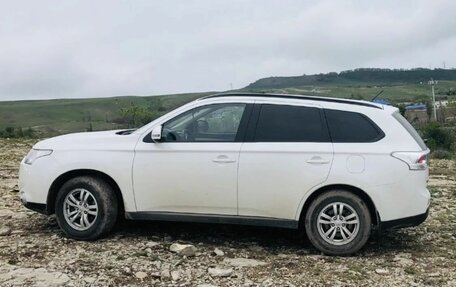 Mitsubishi Outlander III рестайлинг 3, 2012 год, 1 499 000 рублей, 6 фотография