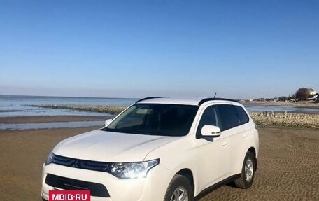 Mitsubishi Outlander III рестайлинг 3, 2012 год, 1 499 000 рублей, 2 фотография