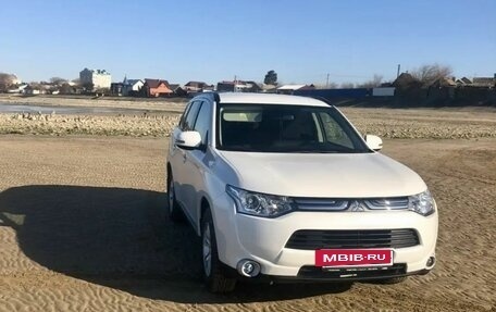 Mitsubishi Outlander III рестайлинг 3, 2012 год, 1 499 000 рублей, 8 фотография