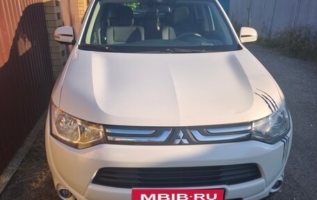 Mitsubishi Outlander III рестайлинг 3, 2012 год, 1 499 000 рублей, 10 фотография