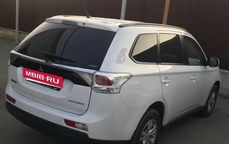 Mitsubishi Outlander III рестайлинг 3, 2012 год, 1 499 000 рублей, 5 фотография