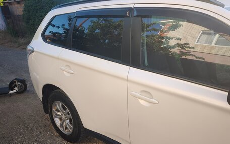 Mitsubishi Outlander III рестайлинг 3, 2012 год, 1 499 000 рублей, 15 фотография