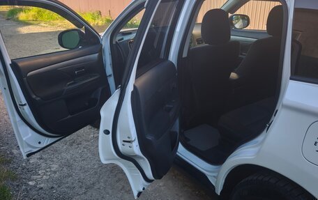 Mitsubishi Outlander III рестайлинг 3, 2012 год, 1 499 000 рублей, 20 фотография