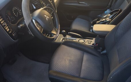 Mitsubishi Outlander III рестайлинг 3, 2012 год, 1 499 000 рублей, 26 фотография