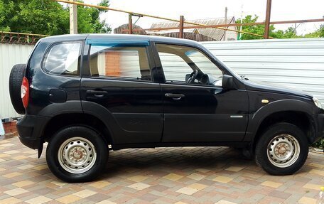 Chevrolet Niva I рестайлинг, 2010 год, 375 000 рублей, 4 фотография