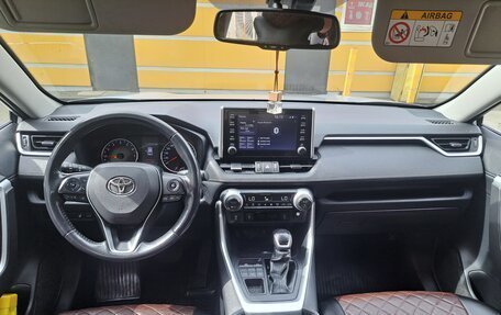 Toyota RAV4, 2020 год, 3 150 000 рублей, 10 фотография