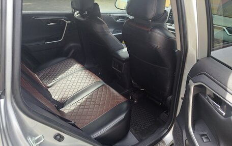 Toyota RAV4, 2020 год, 3 150 000 рублей, 12 фотография