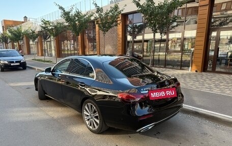 Mercedes-Benz E-Класс, 2021 год, 3 300 000 рублей, 4 фотография