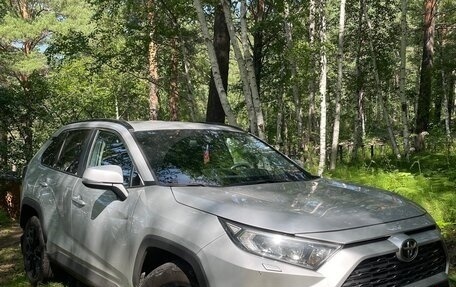 Toyota RAV4, 2021 год, 3 400 000 рублей, 2 фотография
