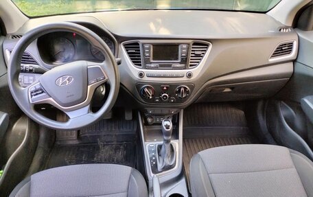 Hyundai Solaris II рестайлинг, 2018 год, 1 000 000 рублей, 5 фотография