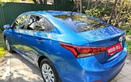 Hyundai Solaris II рестайлинг, 2018 год, 1 000 000 рублей, 8 фотография