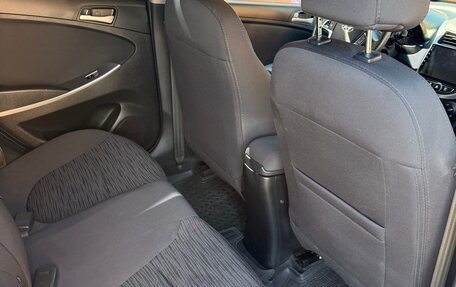 Hyundai Solaris II рестайлинг, 2015 год, 1 300 000 рублей, 19 фотография