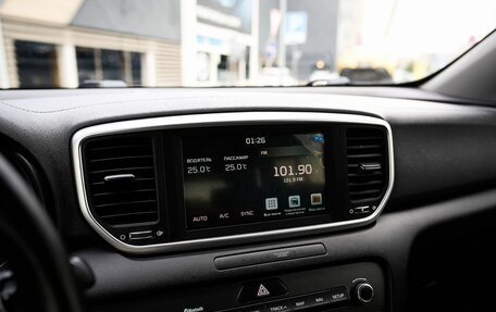 KIA Sportage IV рестайлинг, 2020 год, 2 600 000 рублей, 10 фотография