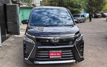 Toyota Voxy III, 2017 год, 2 400 000 рублей, 1 фотография