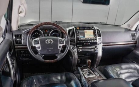 Toyota Land Cruiser 200, 2012 год, 3 900 000 рублей, 9 фотография
