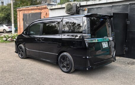 Toyota Voxy III, 2017 год, 2 400 000 рублей, 2 фотография