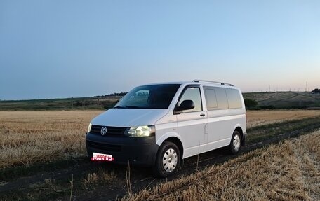 Volkswagen Caravelle T5, 2012 год, 1 800 000 рублей, 1 фотография