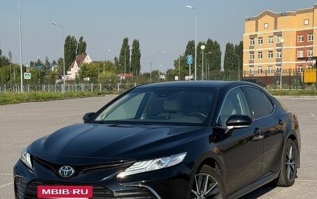 Toyota Camry, 2021 год, 3 699 999 рублей, 2 фотография