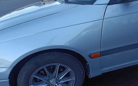 Toyota Avensis III рестайлинг, 1998 год, 300 000 рублей, 7 фотография