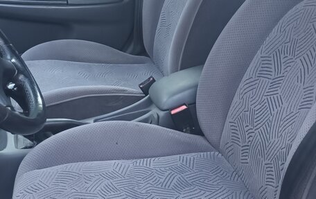 Toyota Avensis III рестайлинг, 1998 год, 300 000 рублей, 14 фотография