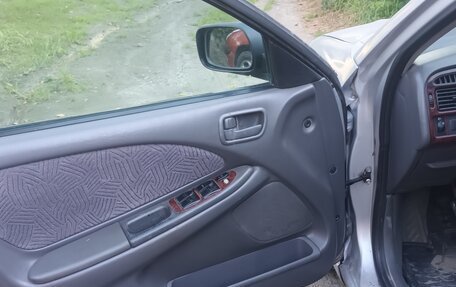 Toyota Avensis III рестайлинг, 1998 год, 300 000 рублей, 13 фотография