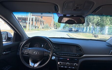 Hyundai Elantra VI рестайлинг, 2019 год, 1 850 000 рублей, 9 фотография